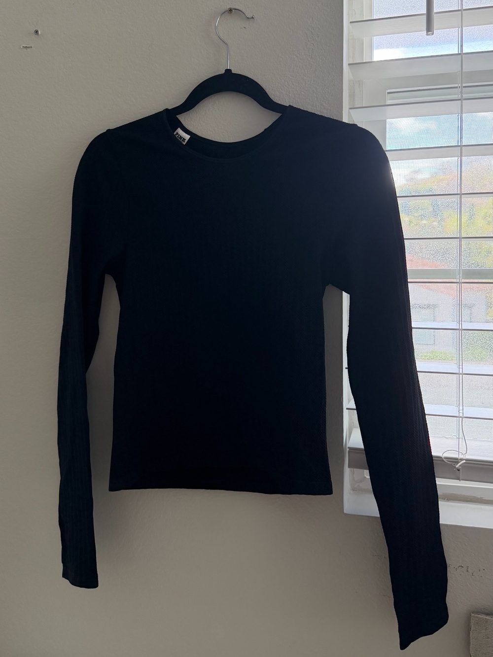 PINK Victoria's Secret Athletic Black Long Sleeve Ribbed Tee with openback